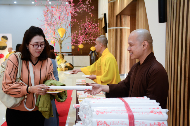 Series of photos on the 2nd day of Tet Holiday