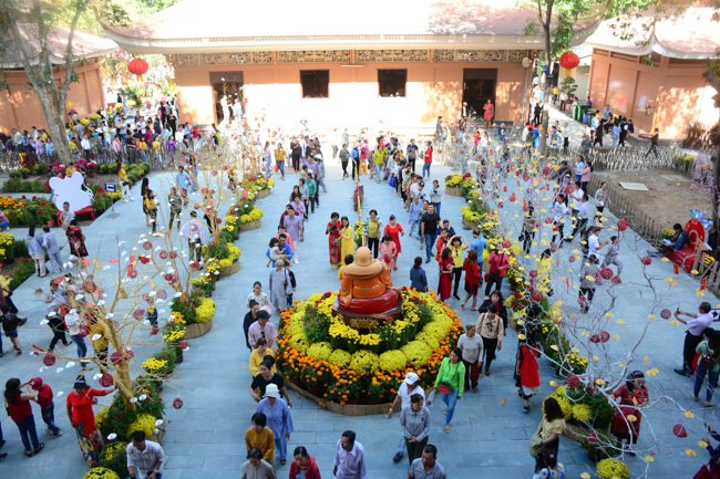 Series of photos on the 2nd day of Tet Holiday