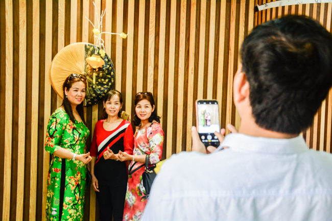 Series of photos on the 2nd day of Tet Holiday