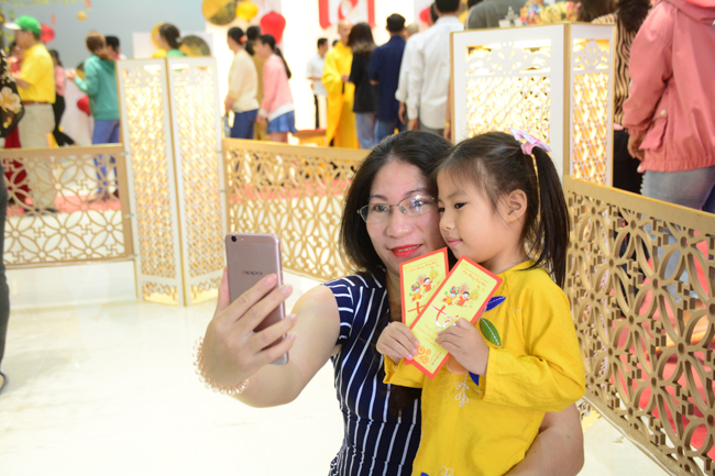 Series of photos on the 2nd day of Tet Holiday