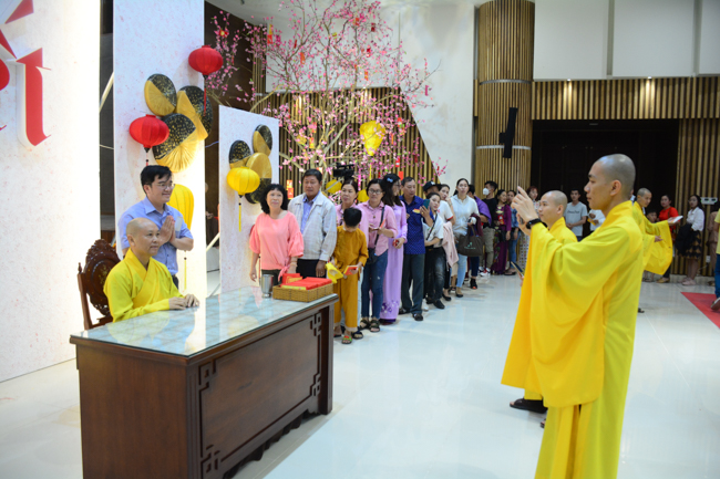 Series of photos on the 2nd day of Tet Holiday