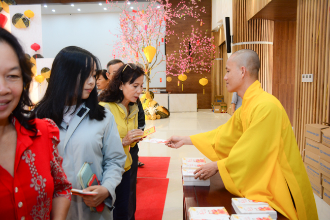 Series of photos on the 2nd day of Tet Holiday