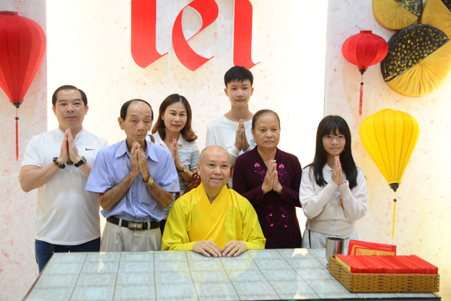 Series of photos on the 2nd day of Tet Holiday