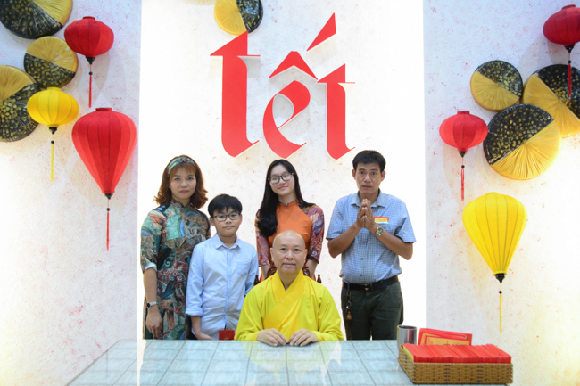 Series of photos on the 2nd day of Tet Holiday