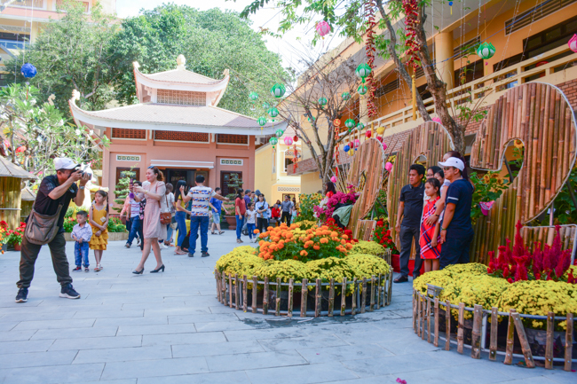 Series of photos on the 2nd day of Tet Holiday