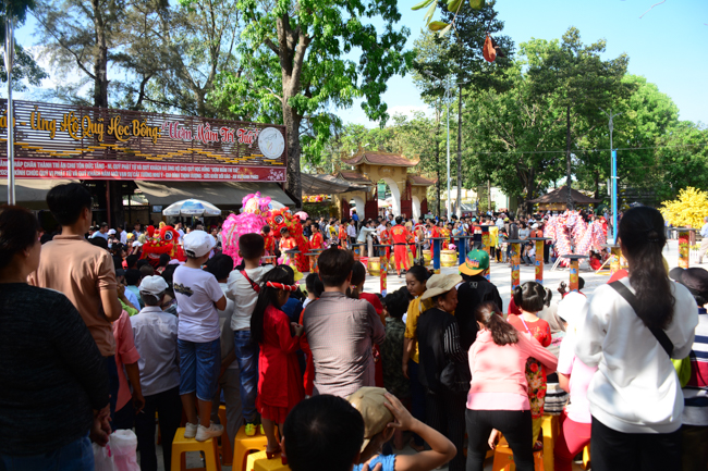 Series of photos on the 2nd day of Tet Holiday