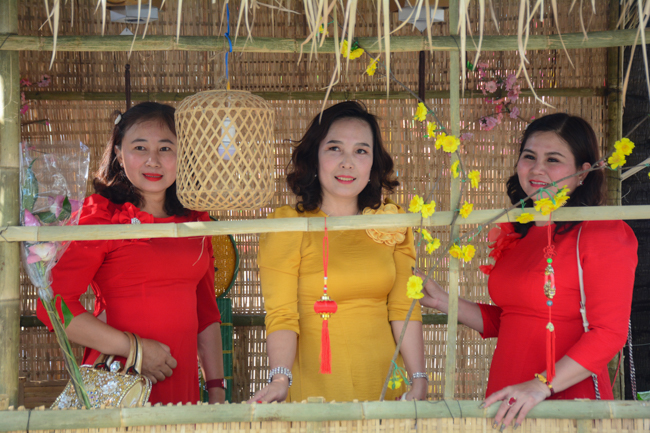 Series of photos on the 2nd day of Tet Holiday