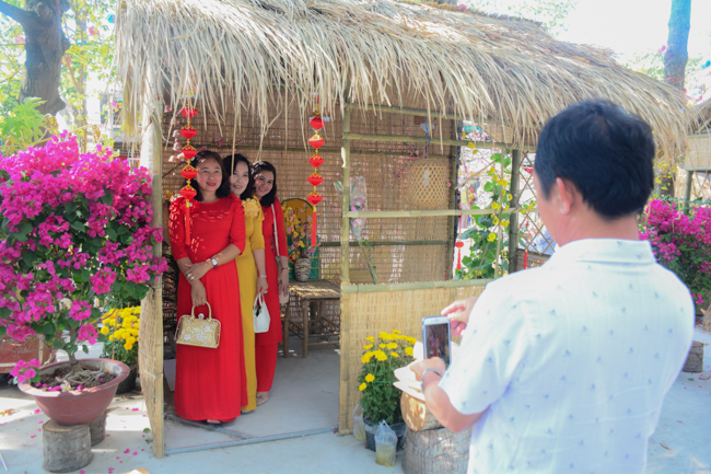 Series of photos on the 2nd day of Tet Holiday