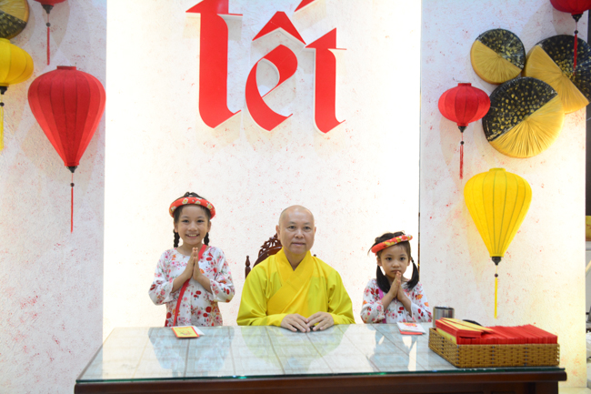 Series of photos on the 2nd day of Tet Holiday