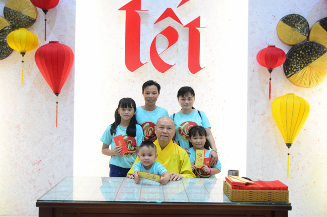 Series of photos on the 2nd day of Tet Holiday