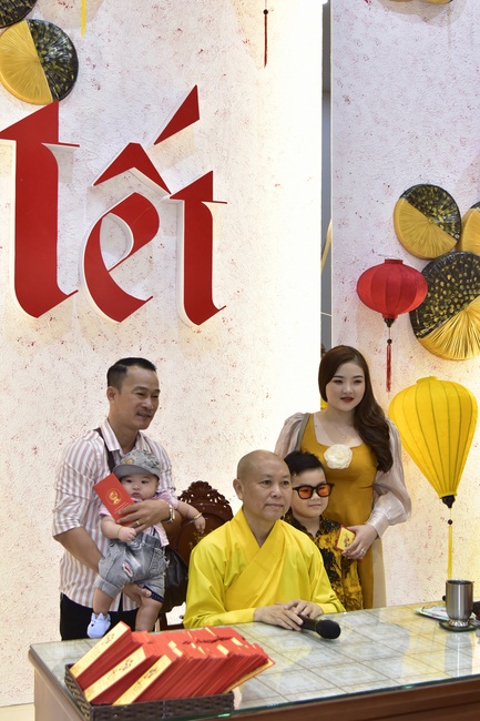 Over 79,000 red pockets had been given in the first day of Rat Year