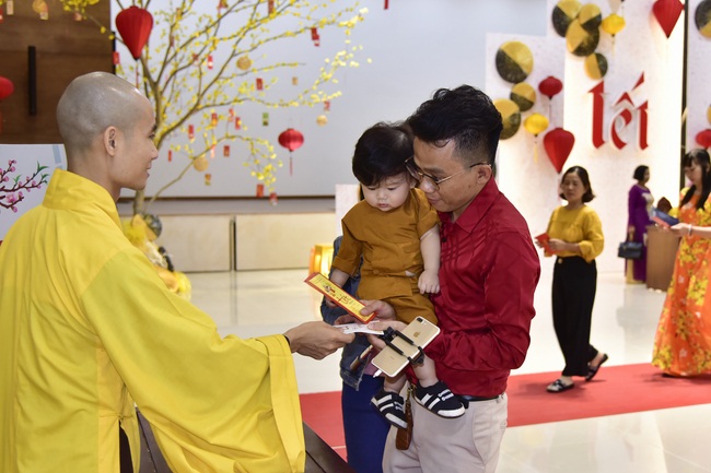 Over 79,000 red pockets had been given in the first day of Rat Year