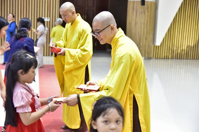 Over 79,000 red pockets had been given in the first day of Rat Year