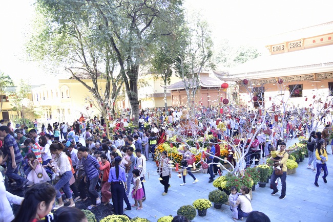 Over 79,000 red pockets had been given in the first day of Rat Year