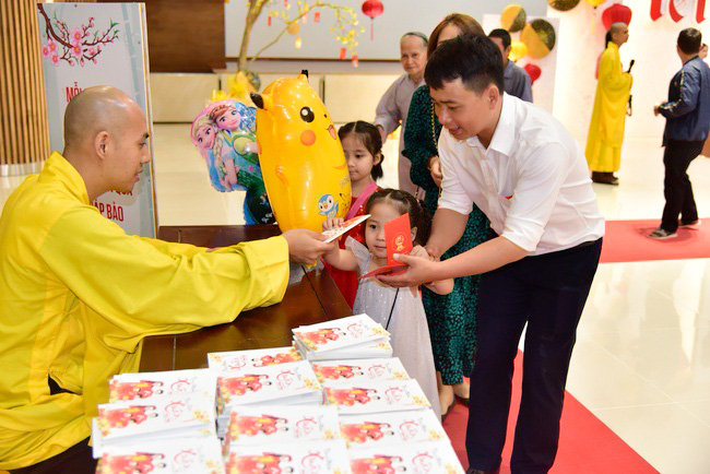 Over 79,000 red pockets had been given in the first day of Rat Year