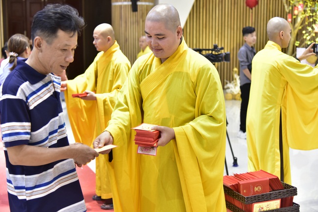 Over 79,000 red pockets had been given in the first day of Rat Year