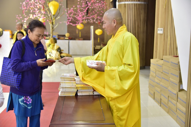 Over 79,000 red pockets had been given in the first day of Rat Year