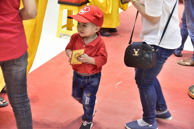 Over 79,000 red pockets had been given in the first day of Rat Year