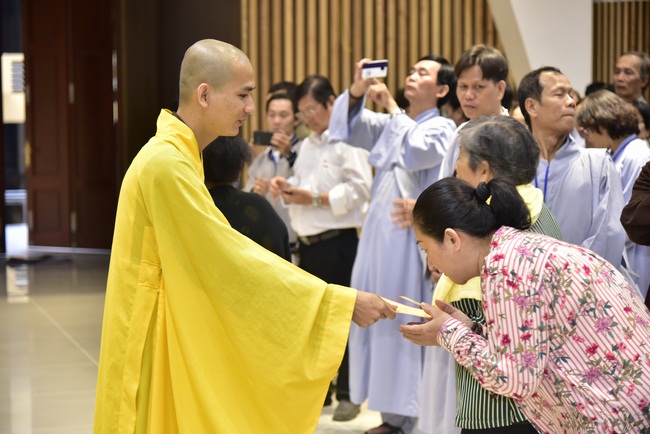 Over 79,000 red pockets had been given in the first day of Rat Year