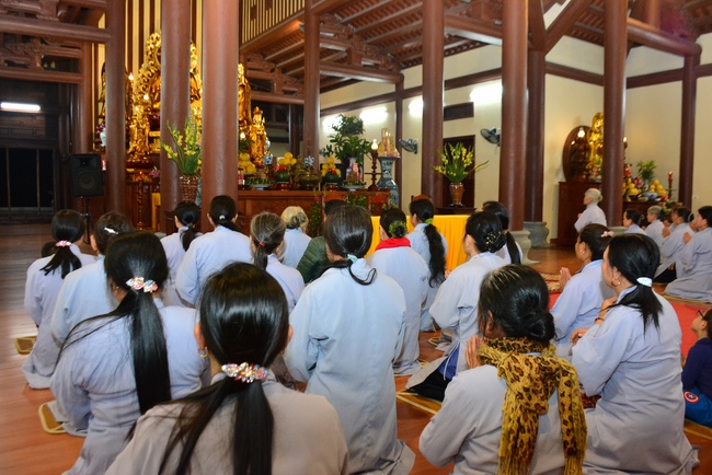 Welcoming the New Year's Eve on the rat year at Tay Khanh Pagoda - Thai Binh