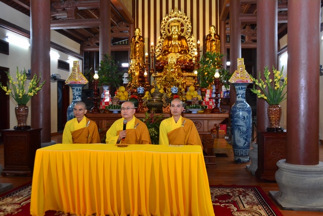 Welcoming the New Year's Eve on the rat year at Tay Khanh Pagoda - Thai Binh