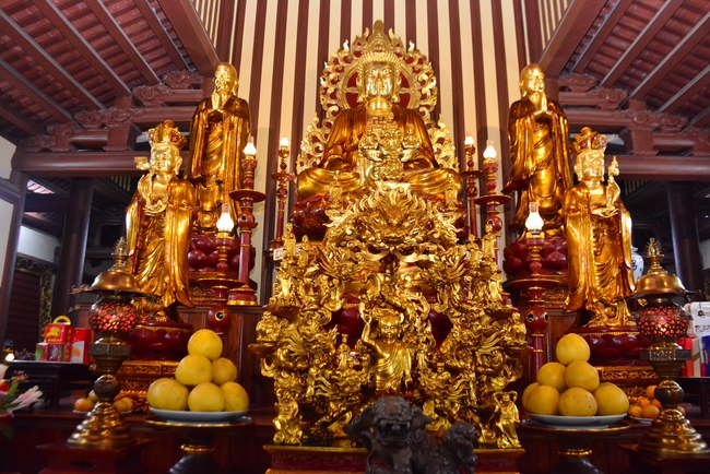 Welcoming the New Year's Eve on the rat year at Tay Khanh Pagoda - Thai Binh