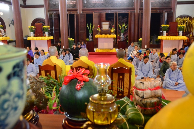 Welcoming the New Year's Eve on the rat year at Tay Khanh Pagoda - Thai Binh