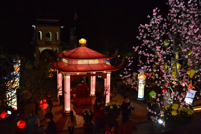 Welcoming the New Year's Eve on the rat year at Tay Khanh Pagoda - Thai Binh