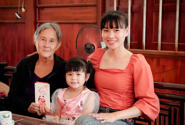 Chùm ảnh mồng ba Tết tại chùa Tây Pháp