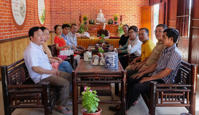 Chùm ảnh mồng ba Tết tại chùa Tây Pháp