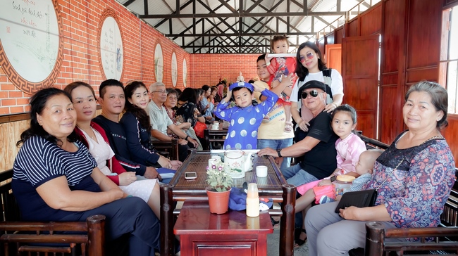 Chùm ảnh mồng ba Tết tại chùa Tây Pháp