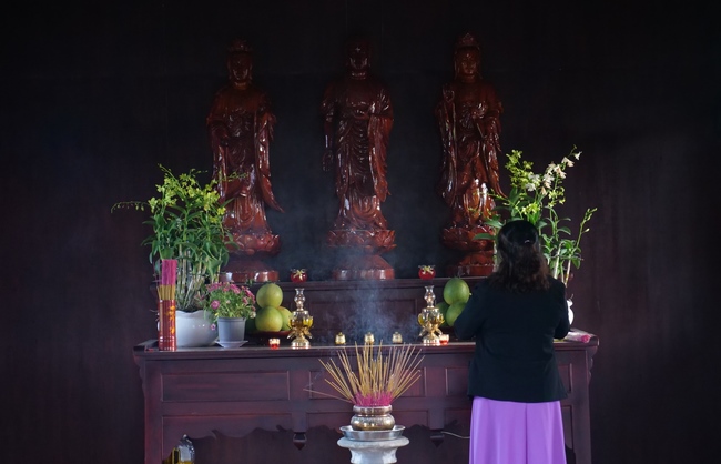 Chùm ảnh mồng hai Tết tại chùa Tây Pháp