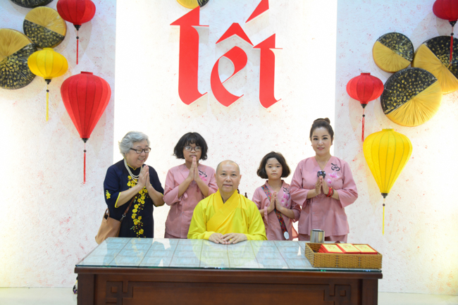 Series of photos on the 3rd day of Tet Holiday