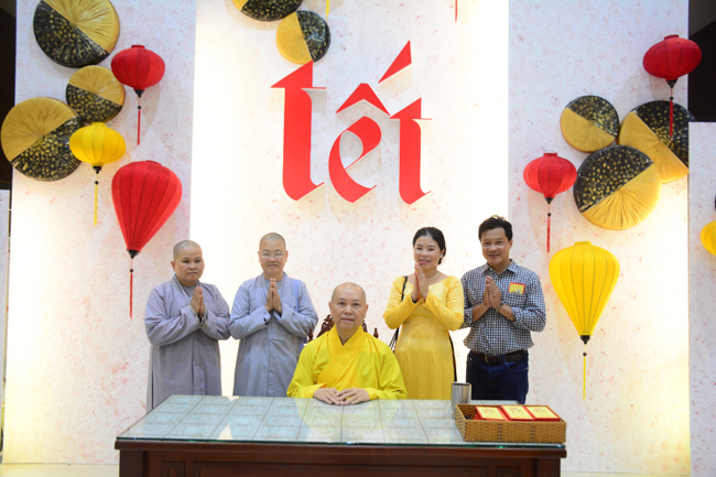 Series of photos on the 3rd day of Tet Holiday