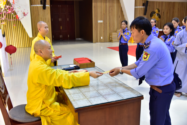 Series of photos on the 3rd day of Tet Holiday