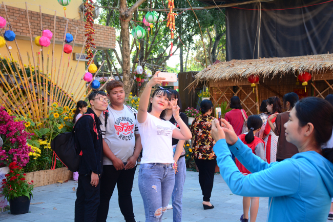 Series of photos on the 3rd day of Tet Holiday