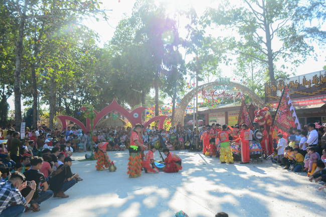 Series of photos on the 3rd day of Tet Holiday