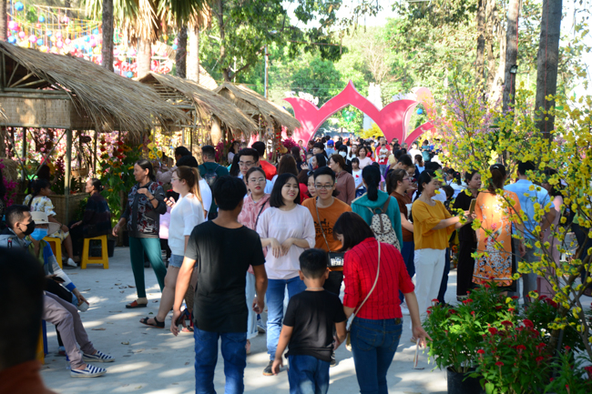 Series of photos on the 3rd day of Tet Holiday