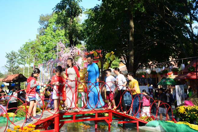 Series of photos on the 3rd day of Tet Holiday