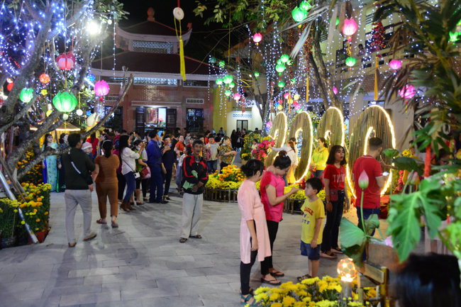 Series of photos on the 3rd day of Tet Holiday