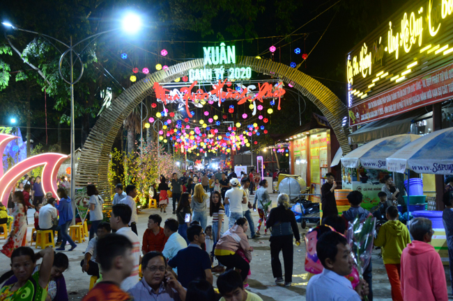 Series of photos on the 3rd day of Tet Holiday