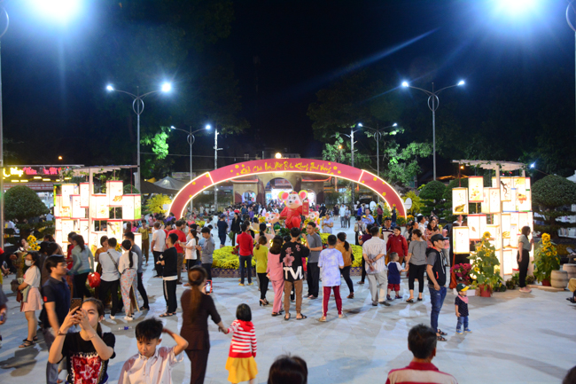 Series of photos on the 3rd day of Tet Holiday