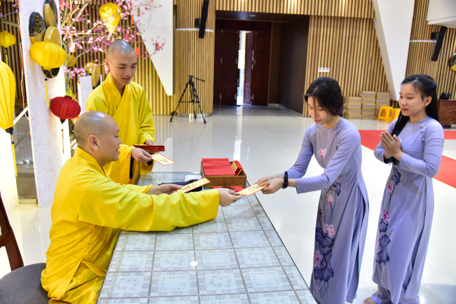 Series of photos on the 3rd day of Tet Holiday