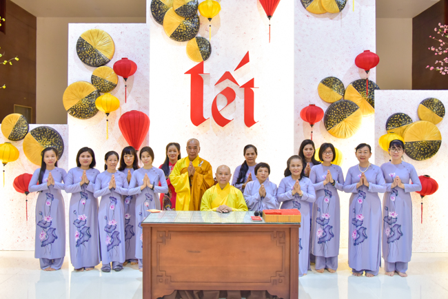 Series of photos on the 3rd day of Tet Holiday