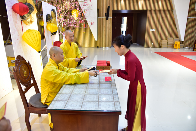 Series of photos on the 3rd day of Tet Holiday