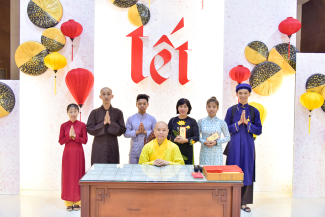 Series of photos on the 3rd day of Tet Holiday