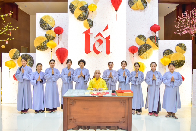 Series of photos on the 3rd day of Tet Holiday