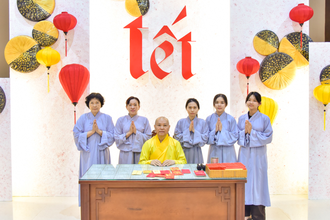 Series of photos on the 3rd day of Tet Holiday