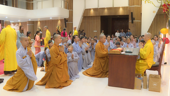 Series of photos on the 3rd day of Tet Holiday