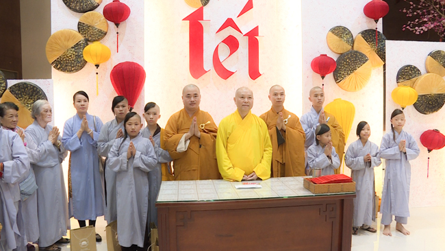 Series of photos on the 3rd day of Tet Holiday